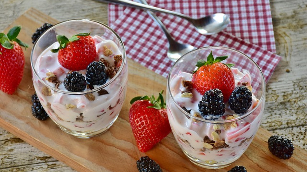 Kids Can Cook: Yogurt Sundaes