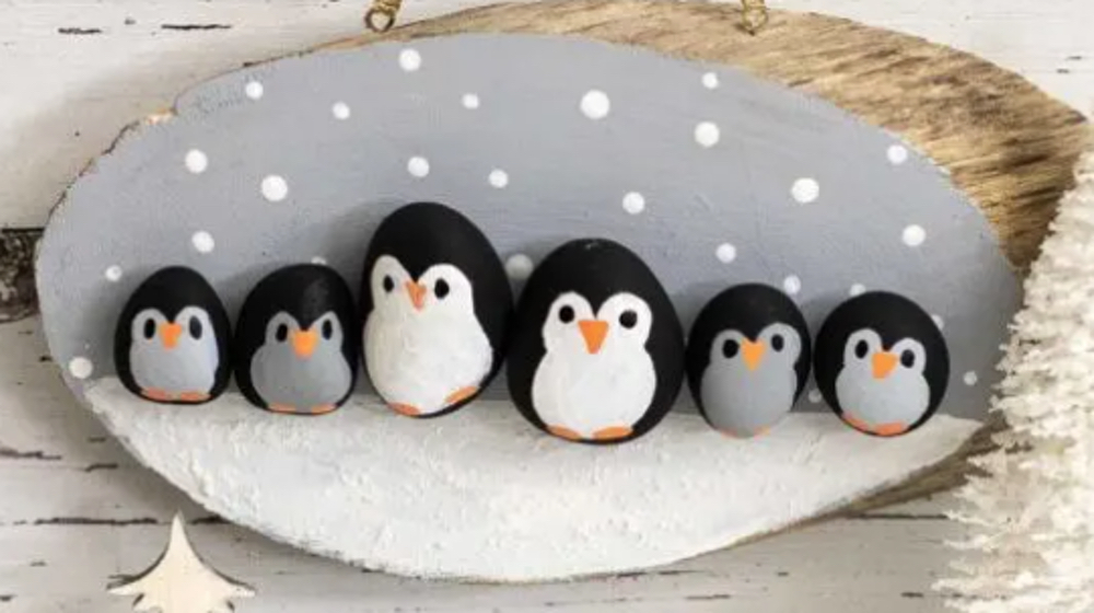 Crafter-noon: Penguin Pebble Art